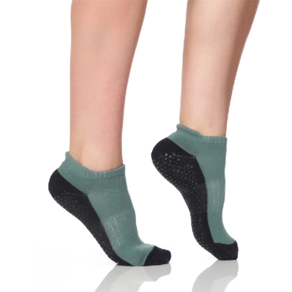 Lucky Honey
The Sneaker Grip Sock - Picture 1 of 6